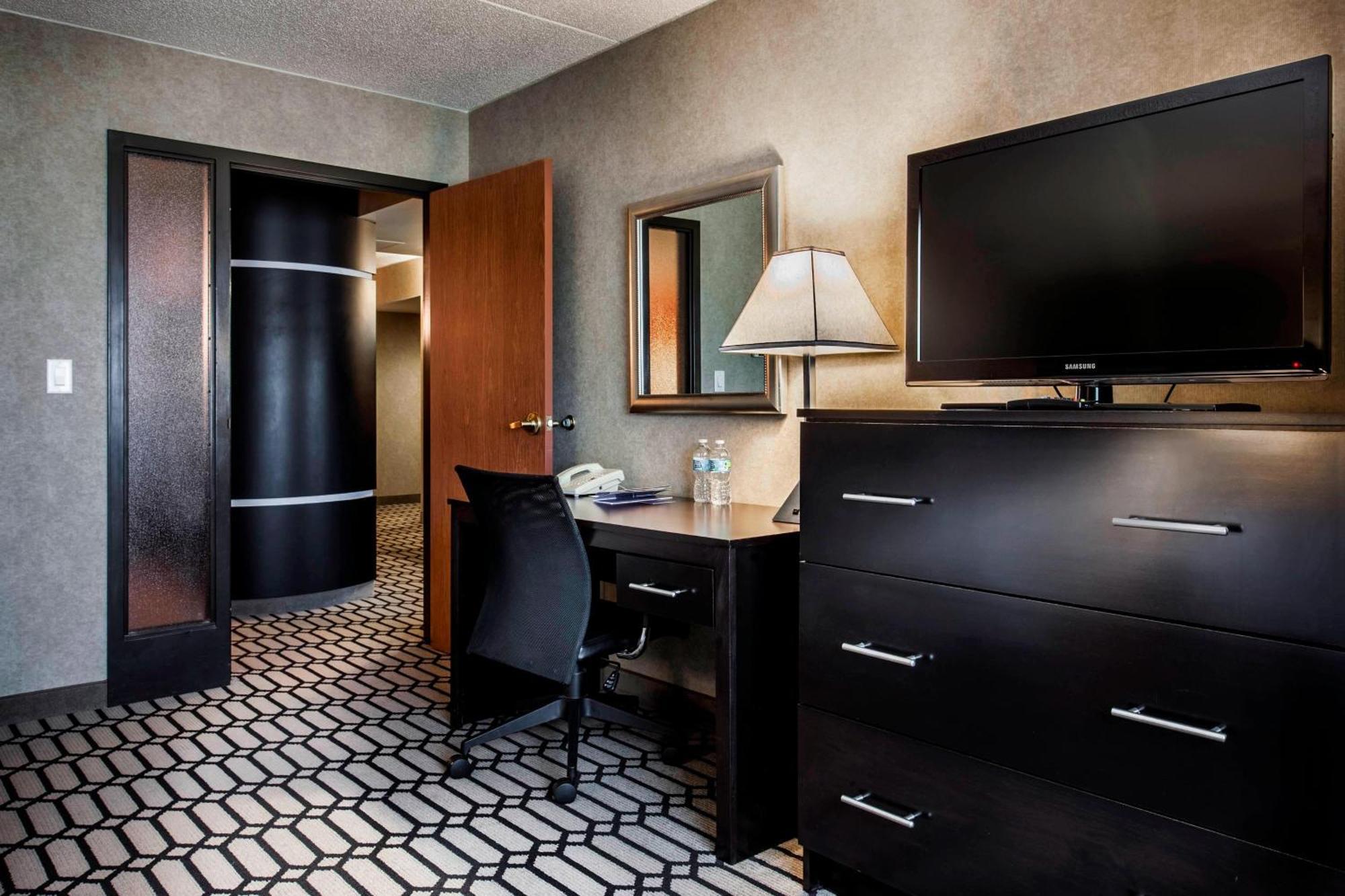 Delta Hotels By Marriott Fargo Exterior foto